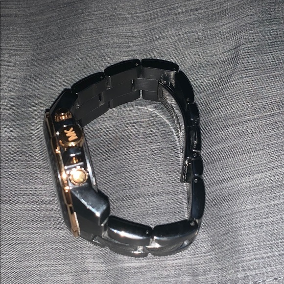 Michael Kors Watch - Picture 3 of 6